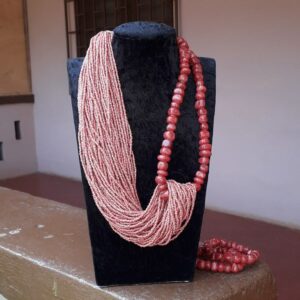 Collier vintage à multiples rangs de perles roses et rouges, style ethnique