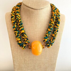 Collier vintage ethnique à perles jaunes et bleues, style bohème avec pendentif orange