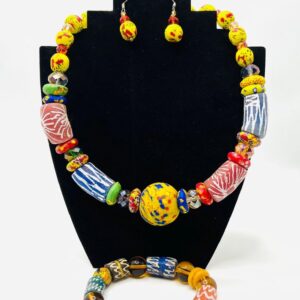 Ensemble vintage coloré complet (collier, boucles d’oreilles, bracelet) à motifs ethniques rétro