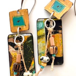 Boucles d'oreilles vintage colorées, sélection rétro grungy