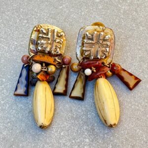 Grosses boucles d'oreilles vintage bohème des années 1980, perles de verre et accents dorés